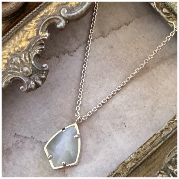 KENDRA SCOTT • Gold Cory Cat’s Eye Necklace - Picture 4 of 4